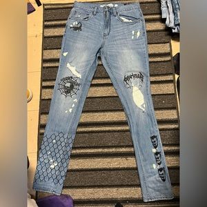 Designer jeans size 32, yes the jeans are make that way.